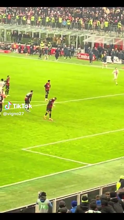 小詭計(jì)！帕夫洛維奇瘋狂破壞點(diǎn)球點(diǎn)草坪，最終熱那亞絕殺點(diǎn)球踢飛