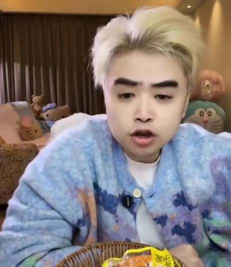 朱开：WBG中路是虎，上路是麒麟的上路，瞎子和佐伊不太清楚