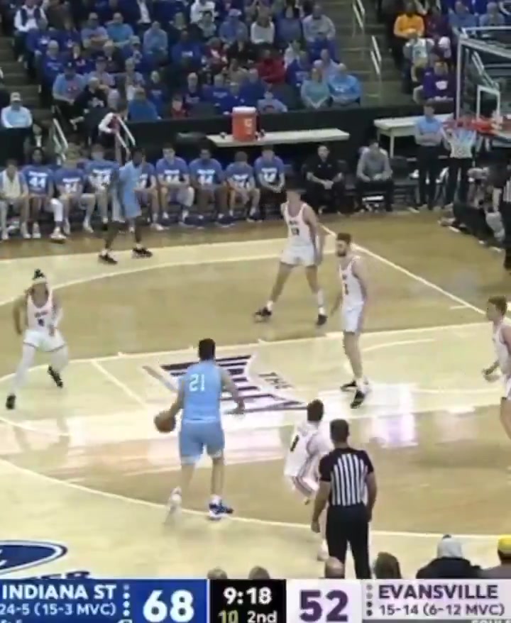 【体育世界】疯三惊现宝藏球员！“大学约基奇”“奶油贾巴尔”都是他外号(图2)