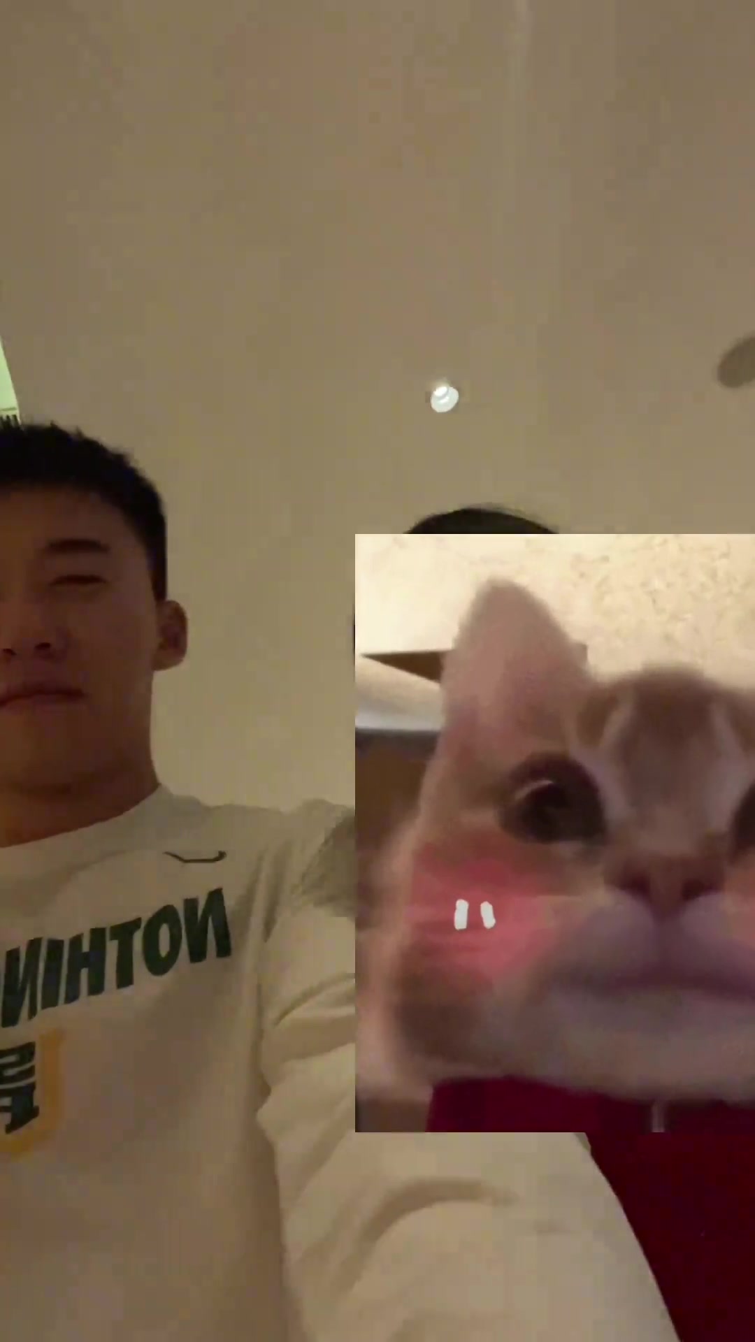 【体育报道】女网友晒与王俊杰遮脸合照评论区沦陷 网友猜测是其女友但被否认(图2)