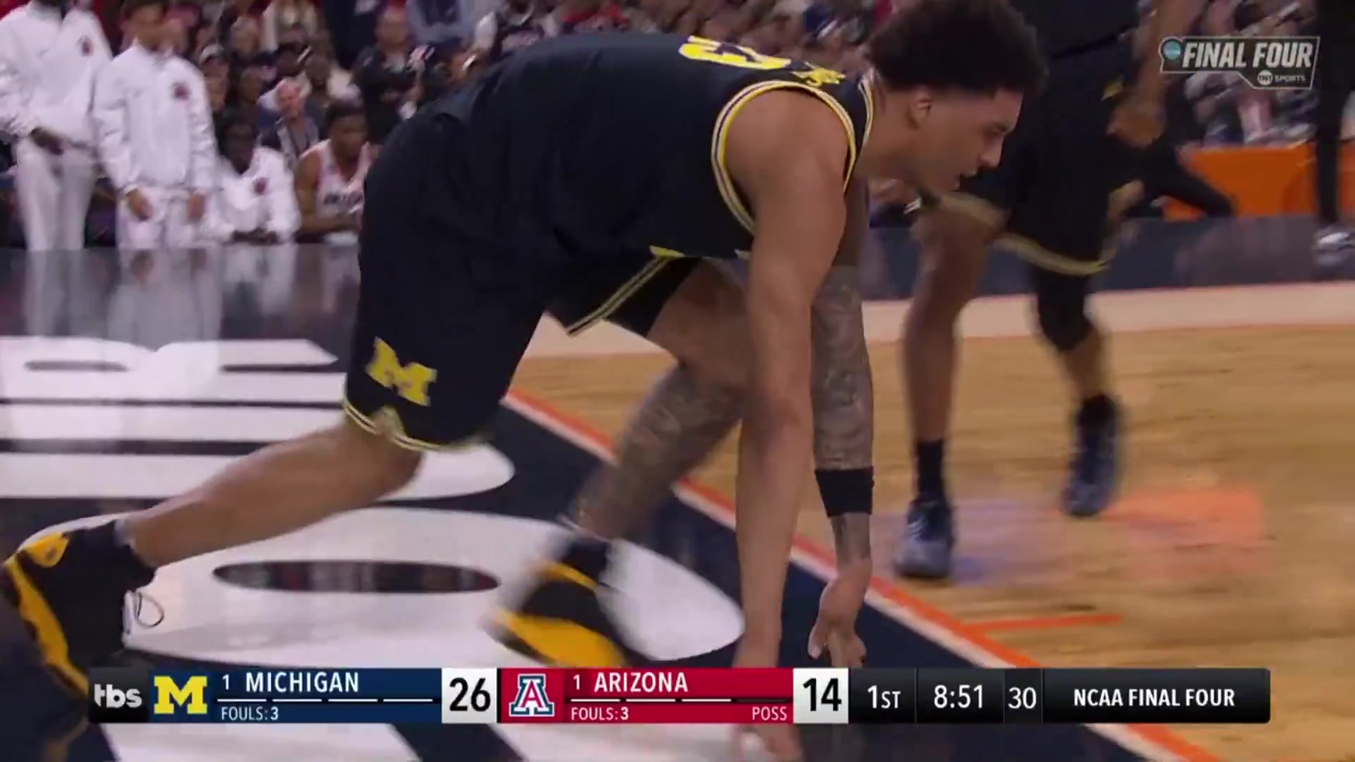 [第一手资讯]不利消息！密⬇️歇根主力&热门秀伦德博格脚踝受伤走回更衣室(图2)