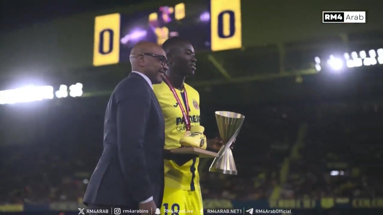 [体育要闻]黄潜主场致敬盖耶夺非洲杯冠军，镜头对准迪亚斯在皇马替补席鼓掌⚽(图2)