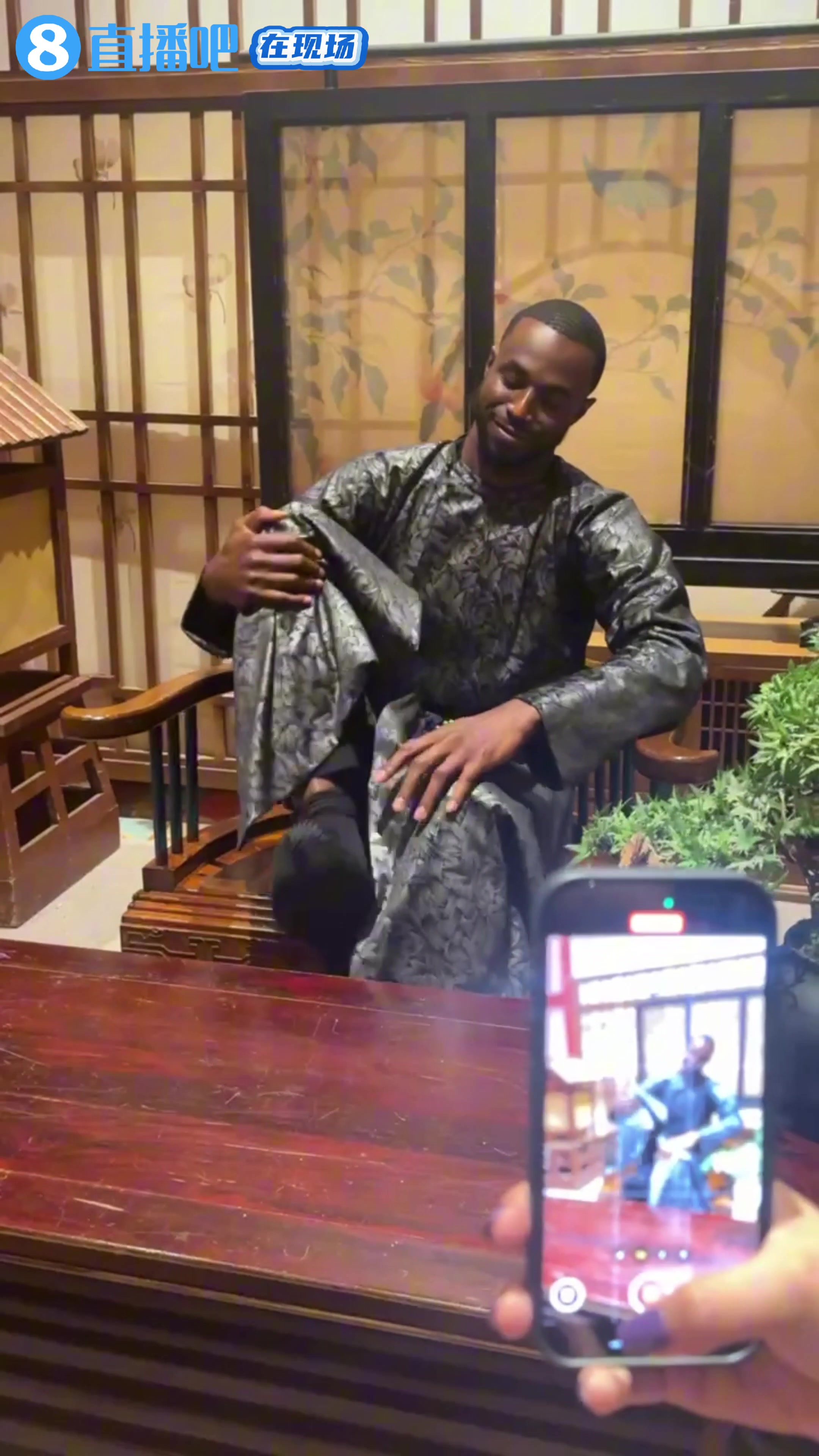 [维金斯]这样的阿嘴你见过吗？维金斯投壶“三分”绝杀 星河里斗舞玩嗨了~(图2)