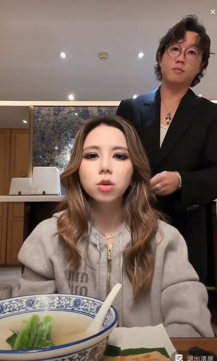 我突然变成了S赛里唯一的中国人！邓紫棋：决赛演唱压力大到下台后哭了