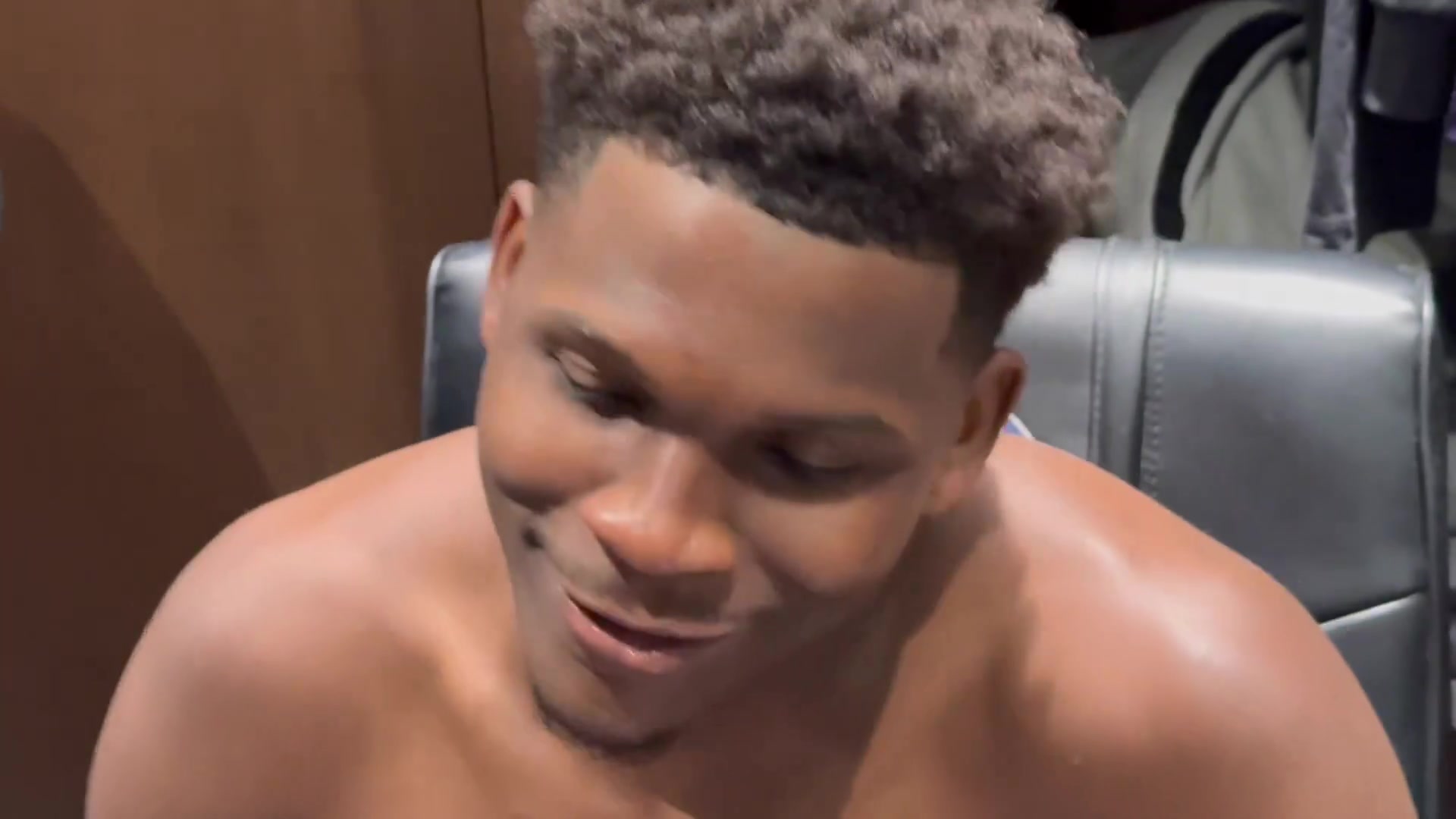 [值得一看]华子：如有看到芬奇对裁判2次冲锋可能会阻止他 但爱死他的操作了(图2)