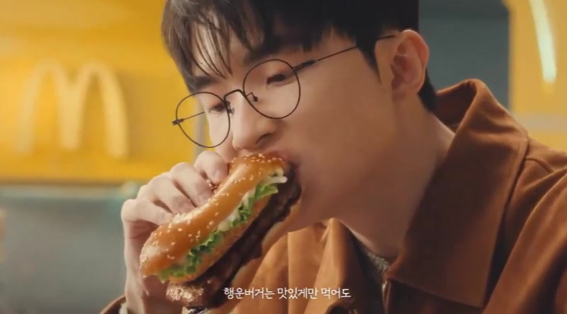 Faker出演韩国麦当劳“幸运汉堡”广告：首次有电竞选手参加该代言