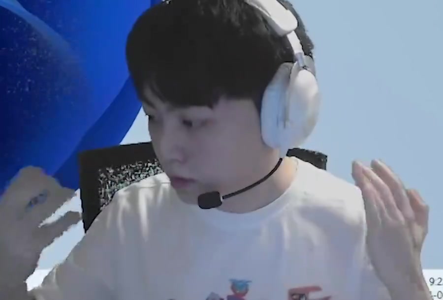 秀神还准备道具哦！ShowMaker：在网上花了88块买了件中国风衣服，玩盛世天下