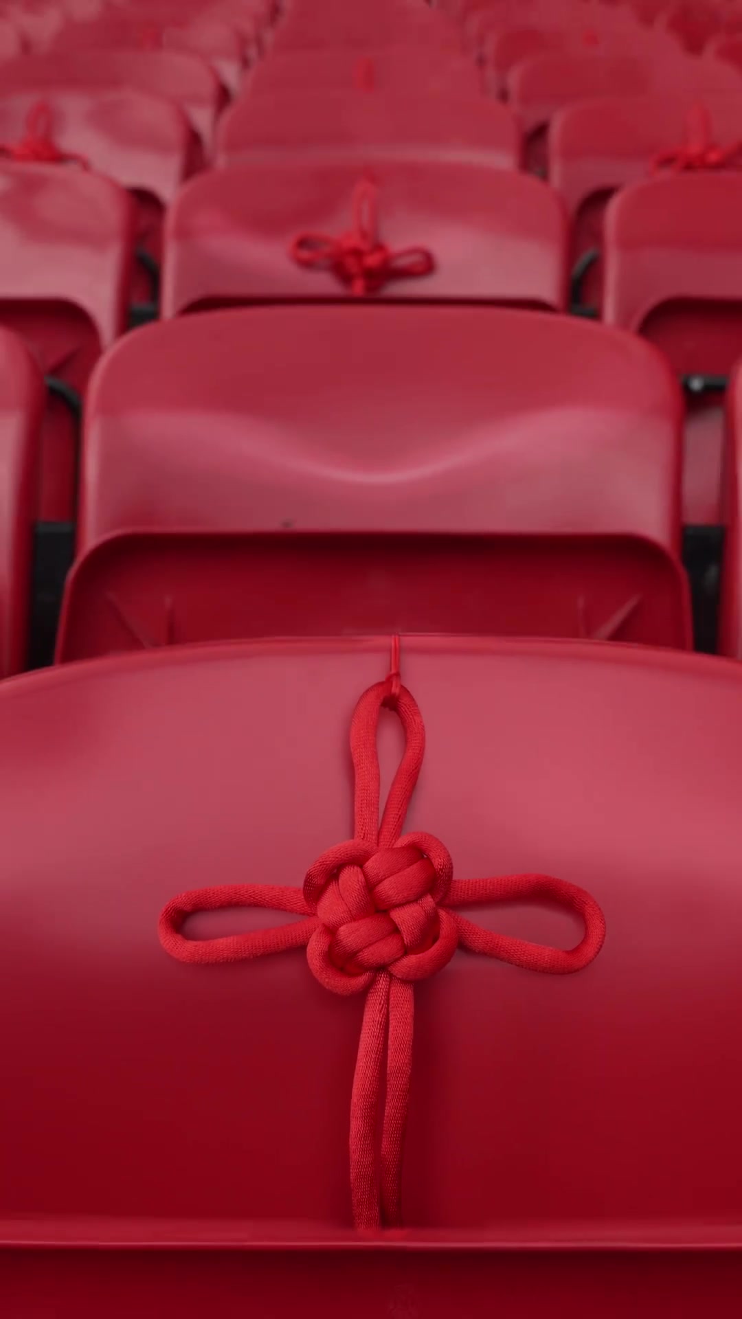 【体育通报】猜猜是什么好事？曼联官博：突✌️发事件，中国结闪现梦剧场？！(图2)