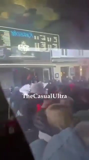 [德甲]图片报：汉堡足球流氓1月袭击科隆球迷致多人重伤，超20人将被捕(图2)