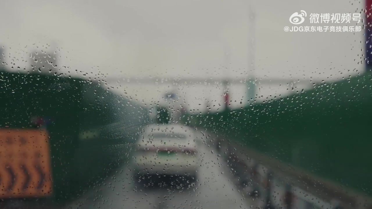 【蜗牛电竞】JDG决赛记录视频 Tabe/小白安慰队员：比赛没有一步登天,承认差距