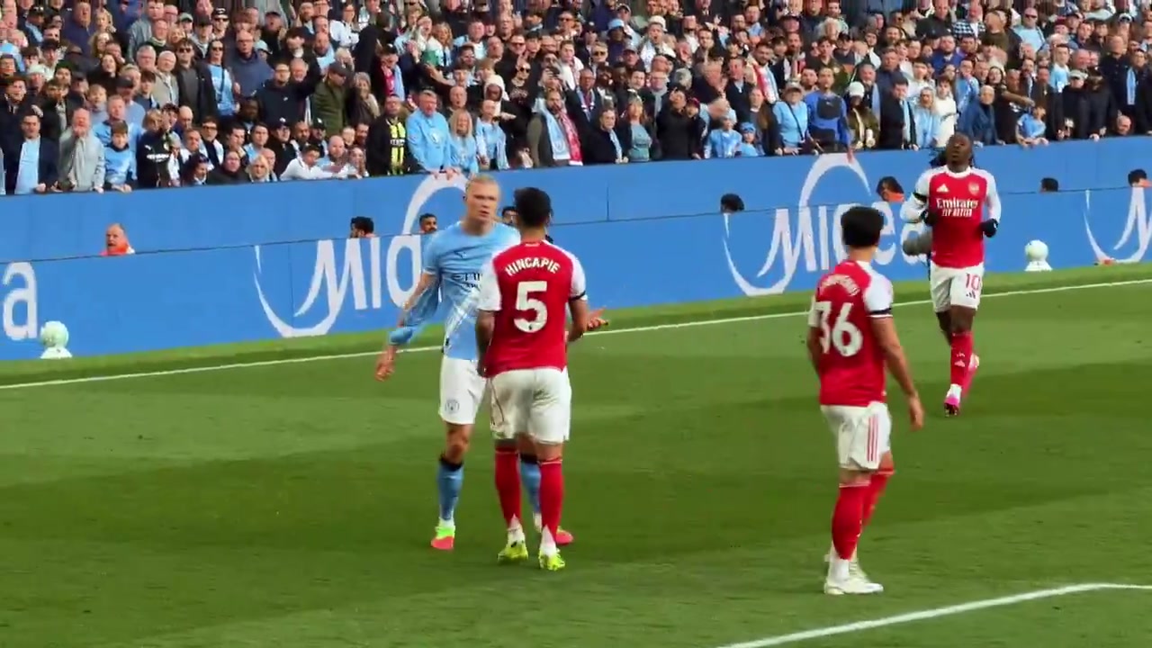 【值得一看】有事第一个上！哈兰德被因卡皮耶推&加布头顶 罗德里第一时间出头(图2)