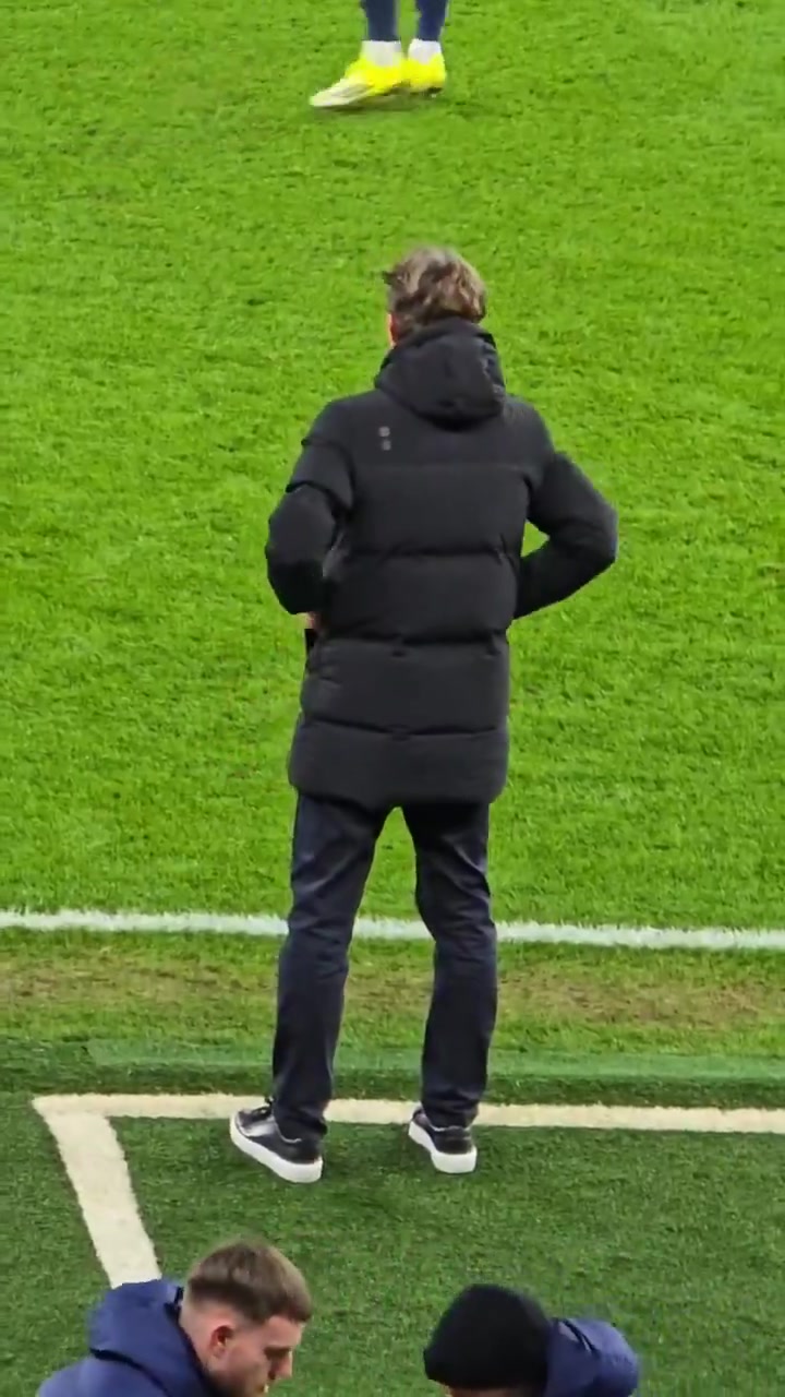 扎心了！維拉球迷嘲諷：弗蘭克你個阿森納球迷，早上就下課！