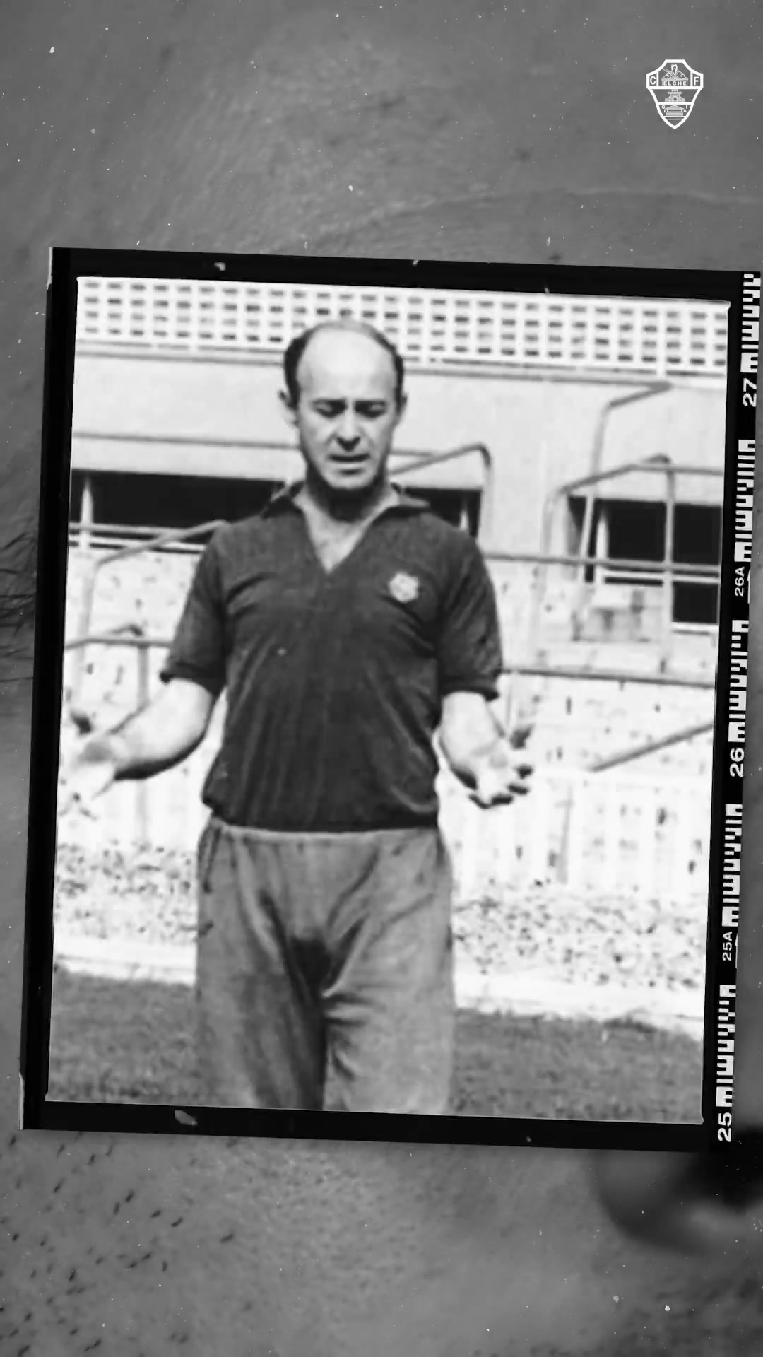 腾出注册名额！官方：巴萨与佩尼亚续约至2029年+租借至埃尔切1年