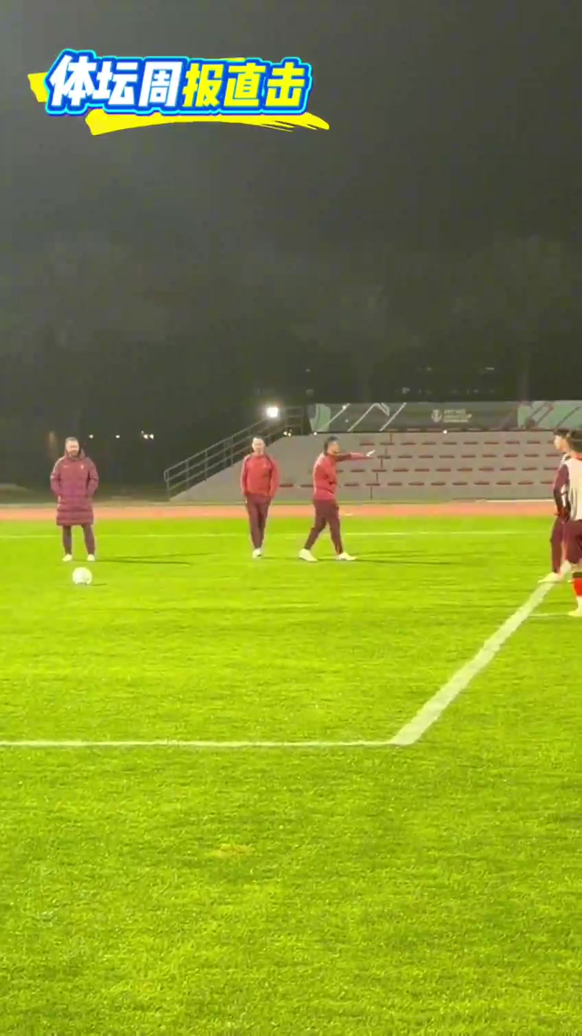 失點(diǎn)！U23國(guó)足備戰(zhàn)亞洲杯練習(xí)點(diǎn)球大戰(zhàn)，王鈺棟跳步點(diǎn)射中柱