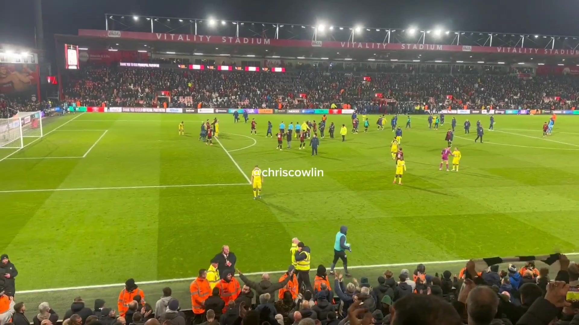 熱刺近6輪僅1勝英超第14！弗蘭克遭狂噓，范德芬和波羅與球迷沖突