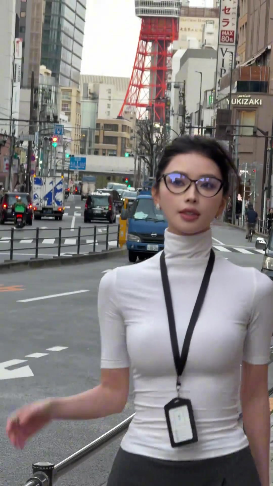 🤣切特在车内偷看豹纹美女跳舞被偷拍&邀请女主来看自己打球