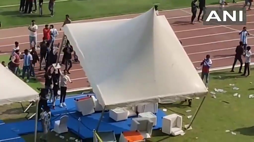 【迈阿密国际】球迷冲场!印度官员:对此不幸事件,我向梅西和球迷致以诚挚歉意(图2) 【迈阿密国际】球迷冲场!印度官员:对此不幸事件,我向梅西和球迷致以诚挚歉意(图2)