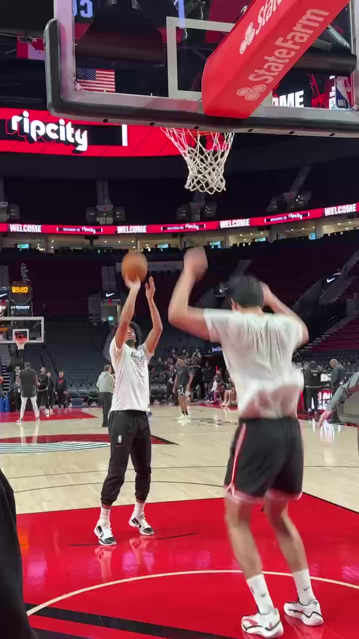 小吧現(xiàn)場直擊楊瀚森賽前訓練 秀雙手背扣 三分命中率也相當高！